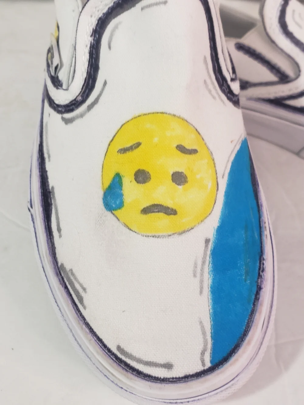 Vans Kids White Slip-On Sneakers with Yellow Sad Emoji and Blue Accents Sz: 3.5
